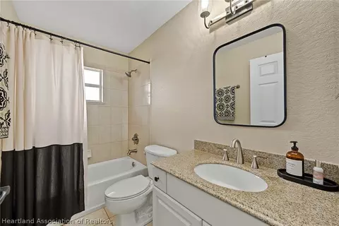 Bath - 4128 Loquat Rd, Sebring, FL 33875 photo 4 of 4