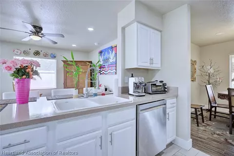 Kitchen - 5201 Shad Dr, Sebring, FL 33870 photo 4 of 4
