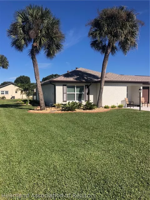 13 Hillcrest St, Lake Placid, FL 33852