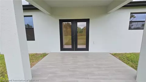 Exterior - 7335 Ancha St, Sebring, FL 33872 photo 5 of 10