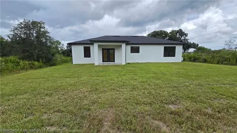Exterior - 7335 Ancha St, Sebring, FL 33872 photo 7 of 10