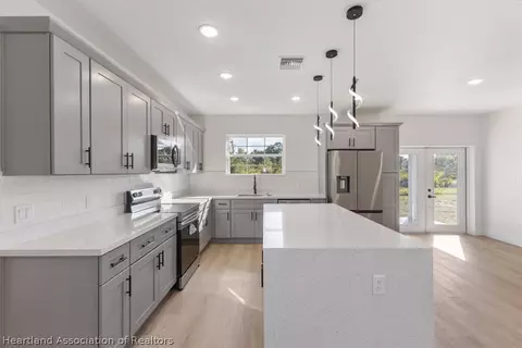 Kitchen - 7335 Ancha St, Sebring, FL 33872 photo 4 of 8