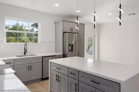 Kitchen - 7335 Ancha St, Sebring, FL 33872 photo 5 of 8