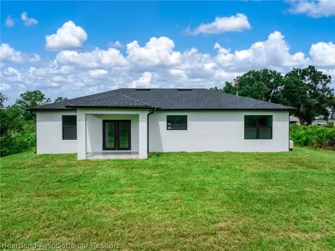 Exterior - 7335 Ancha St, Sebring, FL 33872 photo 2 of 7