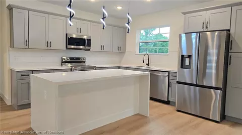 Kitchen - 7335 Ancha St, Sebring, FL 33872 photo 2 of 8