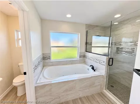 Bath - 4740 Whiting Dr, Sebring, FL 33870 photo 3 of 5