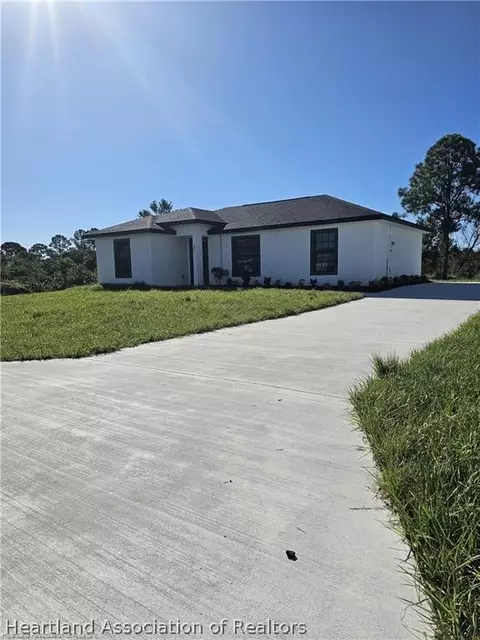 211 Islamorada St NE, Lake Placid, FL 33852