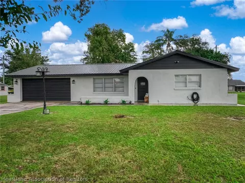 305 Lark Ave, Sebring, FL 33870