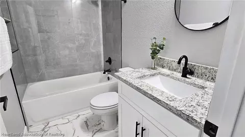 Bath - 4200 Leaf Rd, Sebring, FL 33875 photo 5 of 6