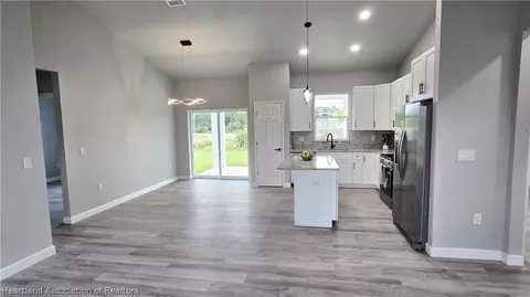 Entry Way - 4200 Leaf Rd, Sebring, FL 33875 photo 1 of 2