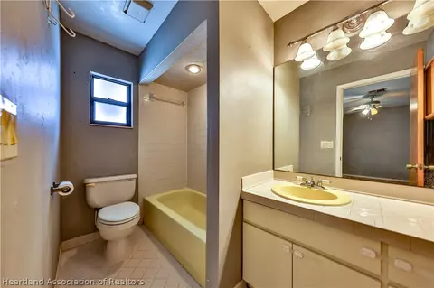 Bath - 4009 Golfview Rd, Sebring, FL 33875 photo 1 of 2
