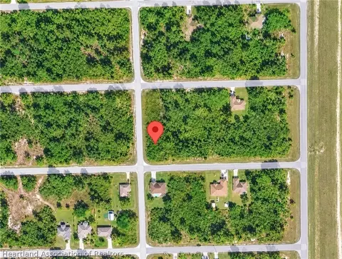 2510 71st St, Lee, FL 33971