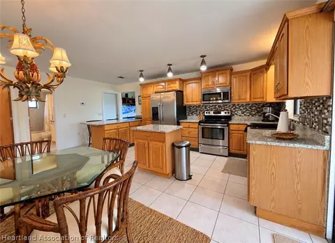 Kitchen - 2768 Duffer Rd, Sebring, FL 33872 photo 2 of 2