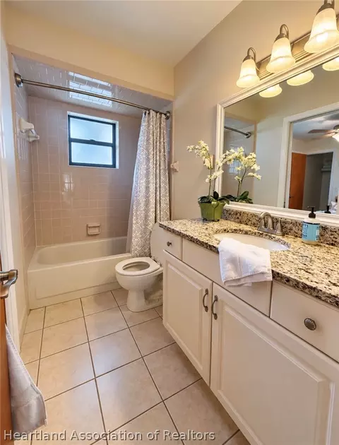 Bath - 2768 Duffer Rd, Sebring, FL 33872 photo 2 of 5