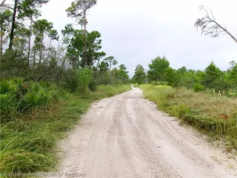 472 Quail Ave, Sebring, FL 33870 photo 9