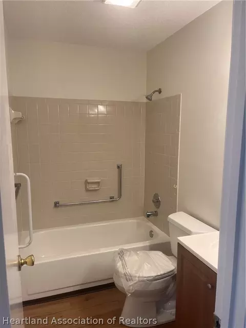 Bath - 3126 Spinks Rd, Sebring, FL 33870 photo 1 of 2