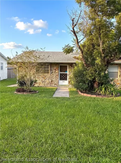 12 W Orange St, Avon Park, FL 33825