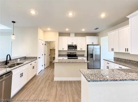 Kitchen - 4701 Whiting Dr, Sebring, FL 33870 photo 4 of 7