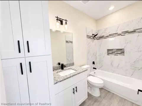 Bath - 4701 Whiting Dr, Sebring, FL 33870 photo 4 of 4