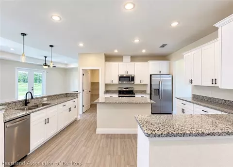 Kitchen - 4701 Whiting Dr, Sebring, FL 33870 photo 1 of 7
