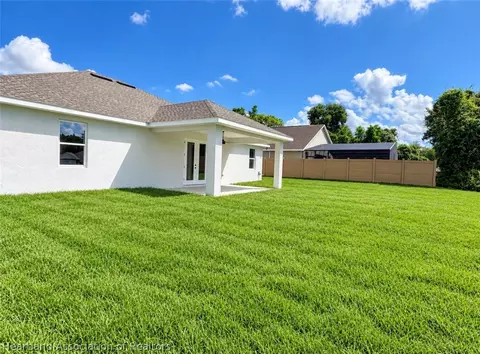 Exterior - 4701 Whiting Dr, Sebring, FL 33870 photo 4 of 5