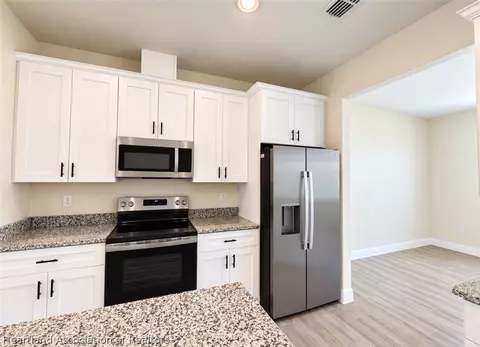 Kitchen - 4701 Whiting Dr, Sebring, FL 33870 photo 2 of 7