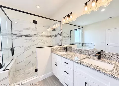 Bath - 4701 Whiting Dr, Sebring, FL 33870 photo 2 of 4