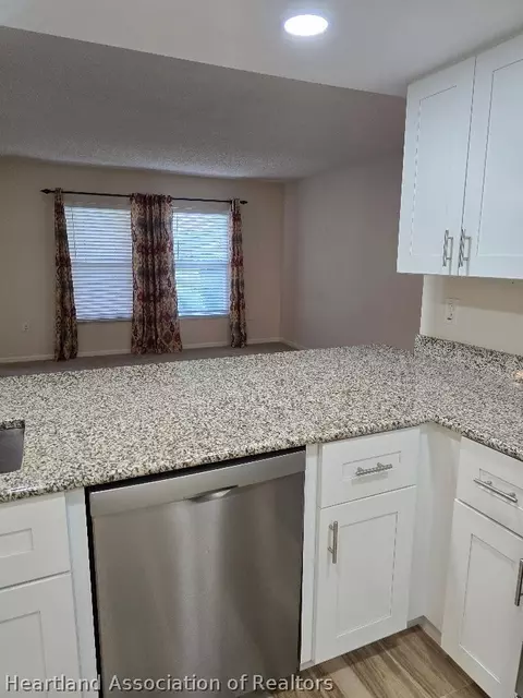 Kitchen - 3607 Edgewater Dr, Sebring, FL 33872 photo 5 of 6