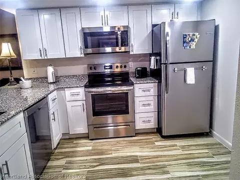 Kitchen - 3607 Edgewater Dr, Sebring, FL 33872 photo 1 of 6