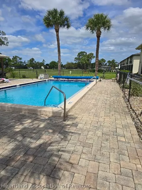 Exterior - 3607 Edgewater Dr, Sebring, FL 33872 photo 4 of 5