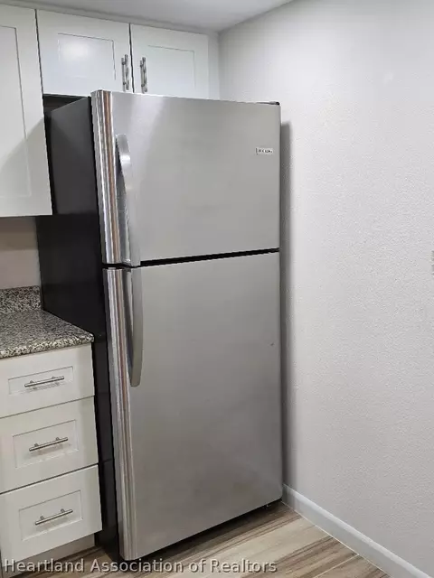 Kitchen - 3607 Edgewater Dr, Sebring, FL 33872 photo 4 of 6