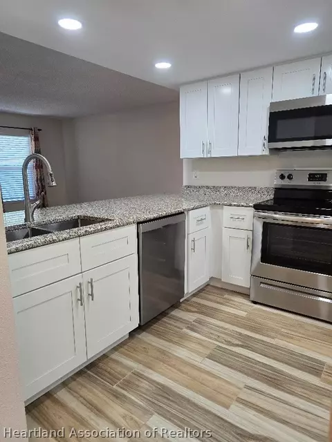 Kitchen - 3607 Edgewater Dr, Sebring, FL 33872 photo 6 of 6