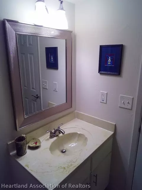 Bath - 3607 Edgewater Dr, Sebring, FL 33872 photo 3 of 5