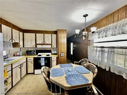 2002 Robin Ct, Sebring, FL 33870 photo 11