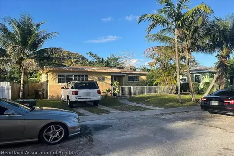 885 NE 146th St, Miami, FL 33161