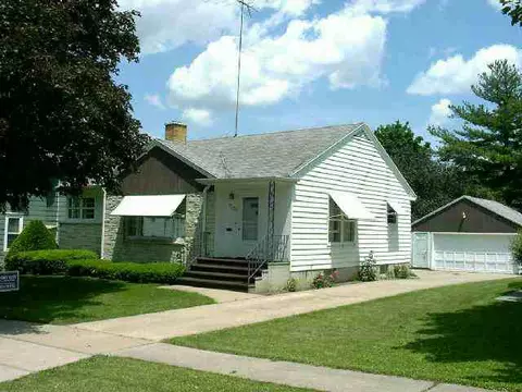 1325 S Float St, Freeport, IL 61032 photo 1