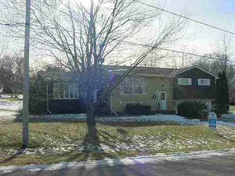2189 Sunset Dr, Freeport, IL 61032 photo 1