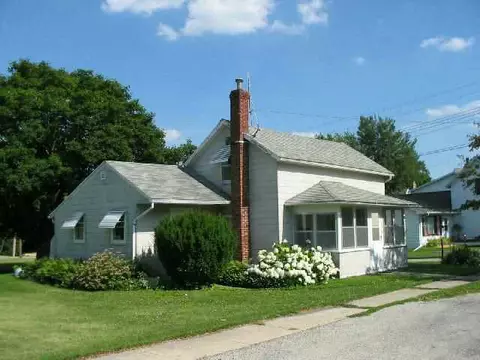 125 N High St, Lanark, IL 61046 photo 1