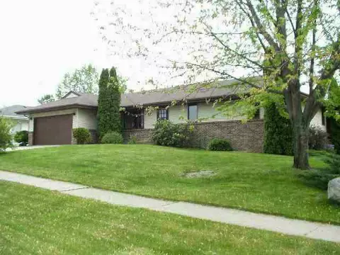 2111 Cimarron Dr, Freeport, IL 61032 photo 1