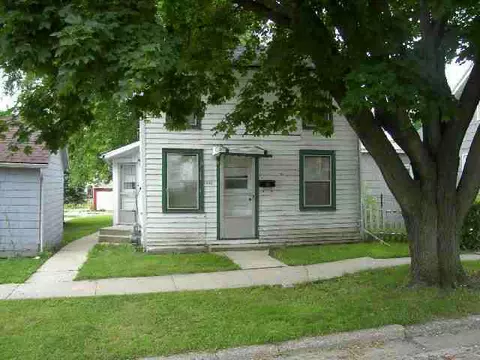 425 W W Spg, Freeport, IL 61032 photo 1