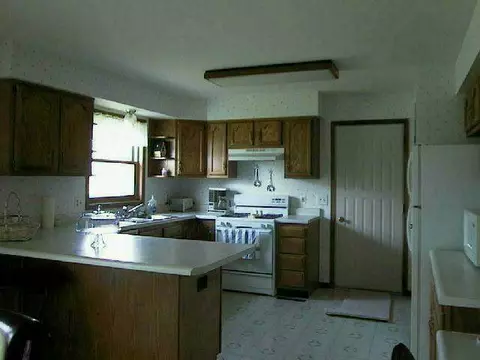 522 Huggins Ln, Lanark, IL 61046 photo 2