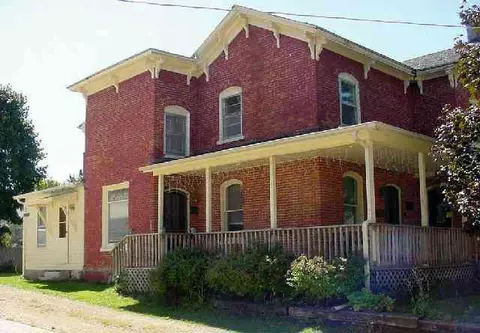 641 Clark St, Freeport, IL 61032 photo 2