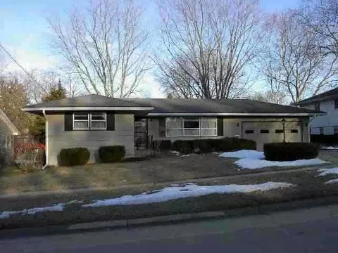 1829 N Ridge Dr, Freeport, IL 61032 photo 1
