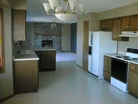 2116 Cimarron, Freeport, IL 61032 photo 4