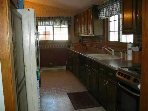 718 Maple, Lena, IL 61048 photo 3
