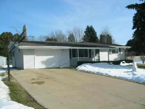 718 Maple, Lena, IL 61048 photo 1