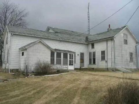26448 Willow Rd, Lanark, IL 61046 photo 2