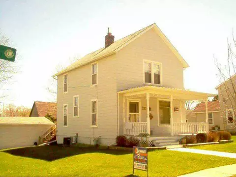 423 N Broad St, Lanark, IL 61046 photo 1