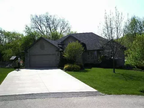 2823 Cheyenne Dr, Freeport, IL 61032 photo 1