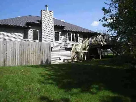 2823 Cheyenne Dr, Freeport, IL 61032 photo 2